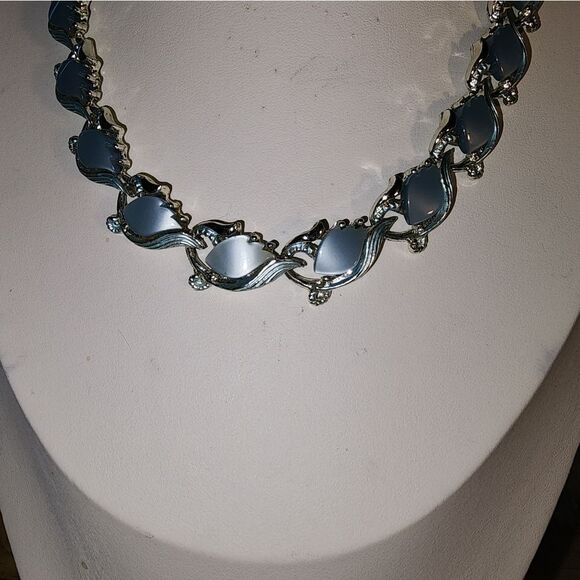 Silvery and Blue Thermoset Necklace  Matching Clip Earrings Excellent Condition - Picture 8 of 10